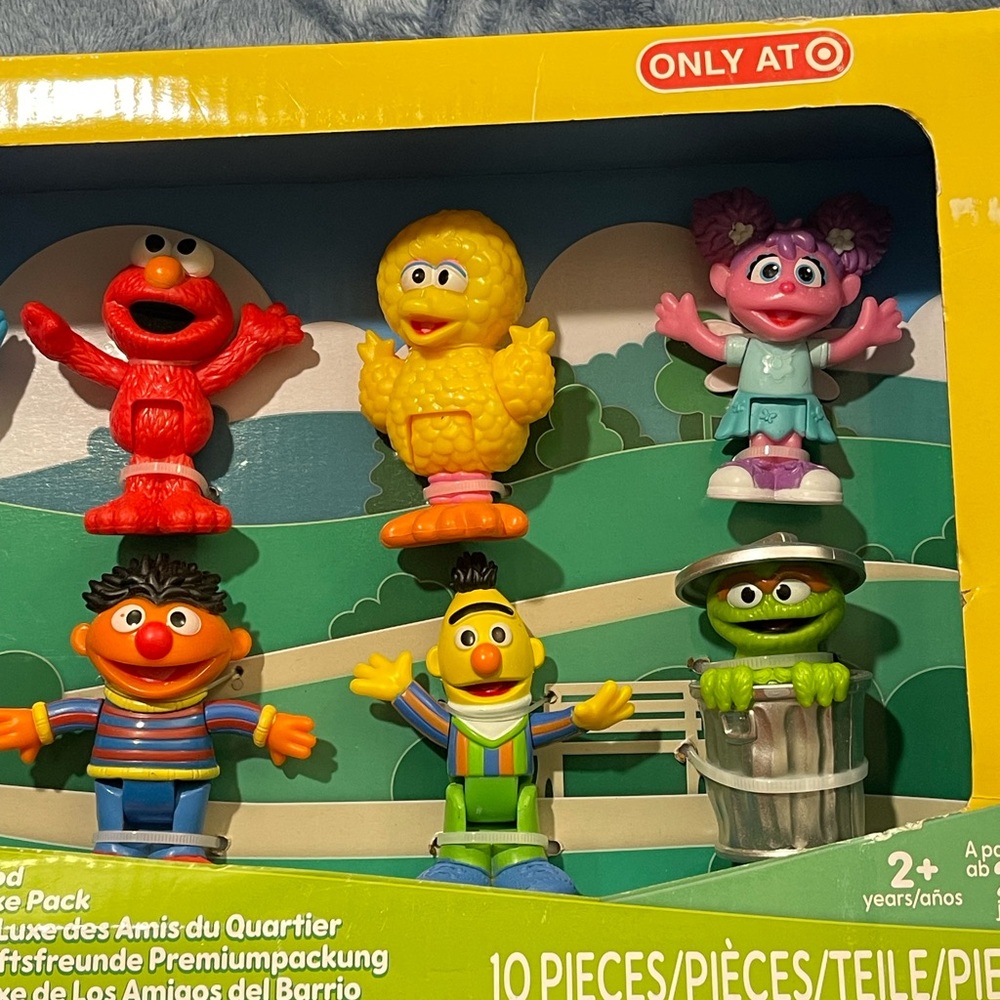 Sesame Street Neighborhood Friends Deluxe Pack - 10-Pack Poseable Figures - Picture 10 of 10